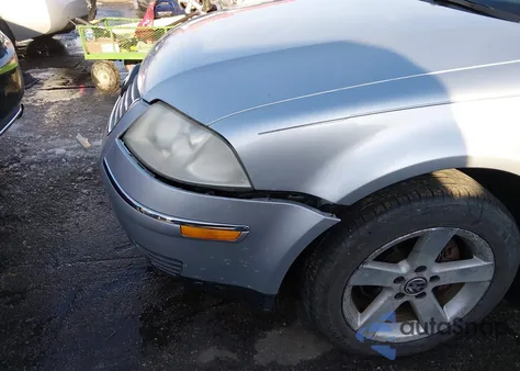 2004 Volkswagen Passat Glx from USA, damaged, VIN WVWTH63B84P040927